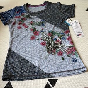 INKnBURN Women's XS top with crane bird with pink & blue flowers.